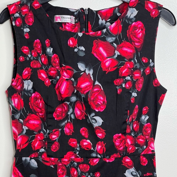 Vogue Fashion Rose Print Dress SZ Medium may have been altered to a small - Picture 3 of 14